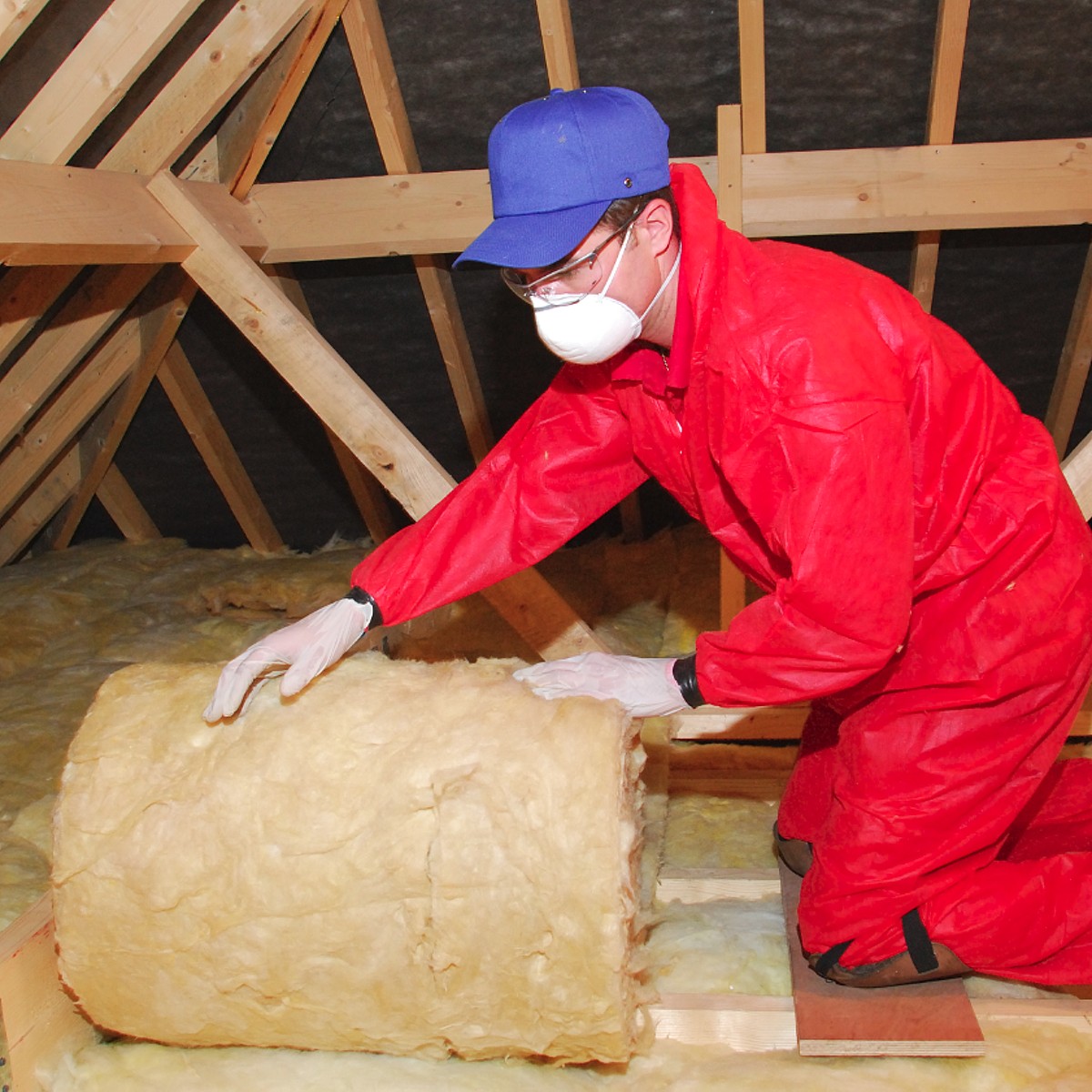 Reduce heat loss from your home: Wall and loft insulation